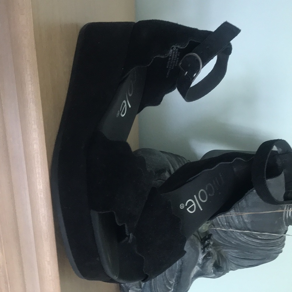 Platform Sandals - Picture 3 of 4